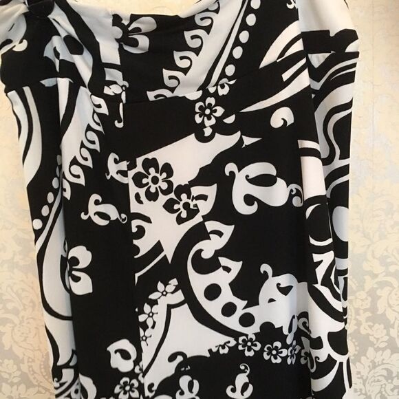 Midi Skirt Cache!  - Picture 2 of 8